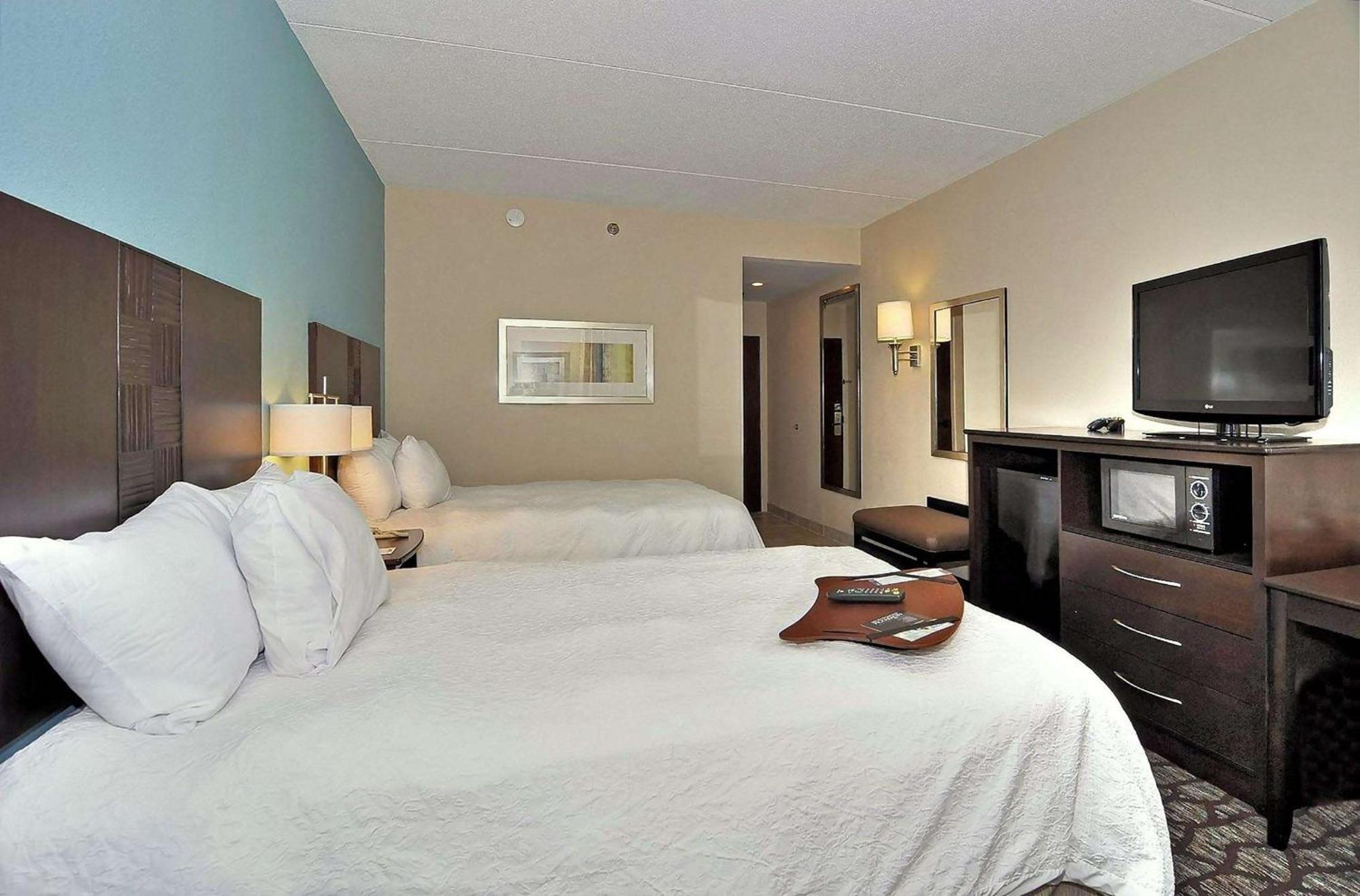 Hampton Inn Eden Екстериор снимка