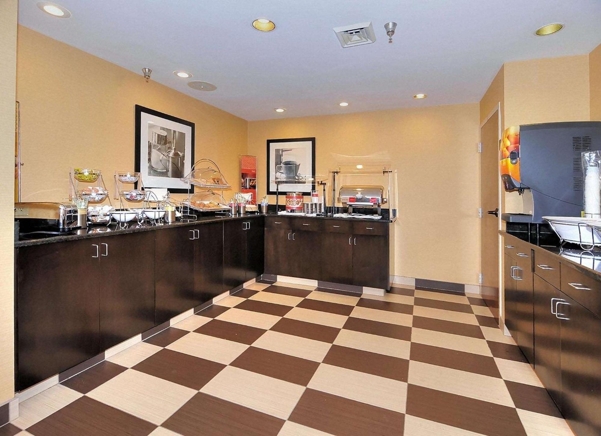 Hampton Inn Eden Екстериор снимка