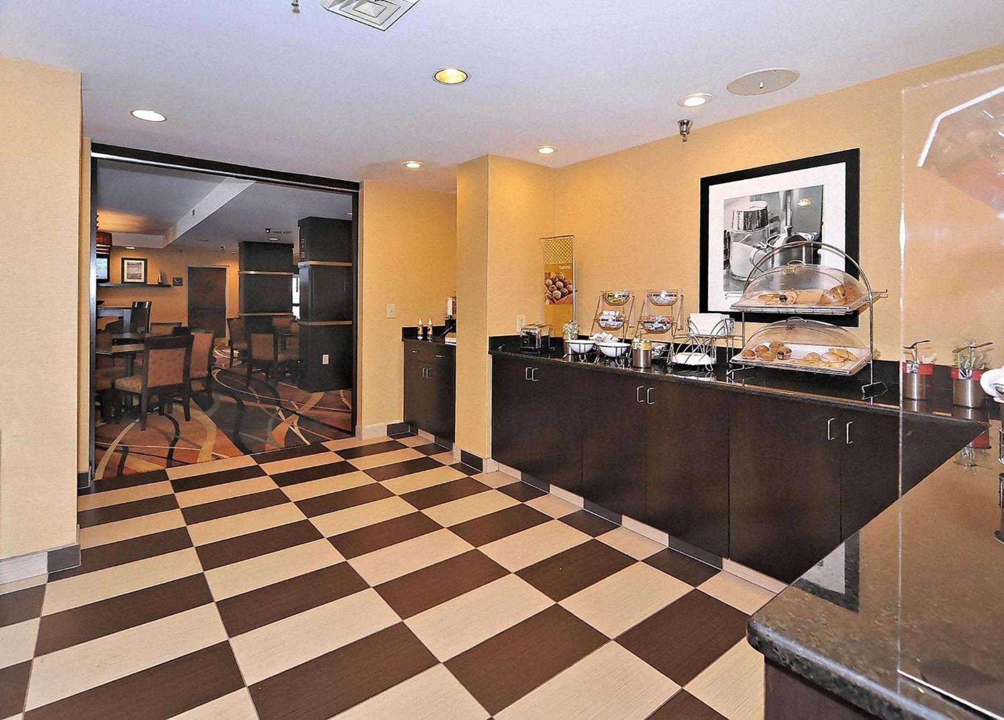 Hampton Inn Eden Екстериор снимка