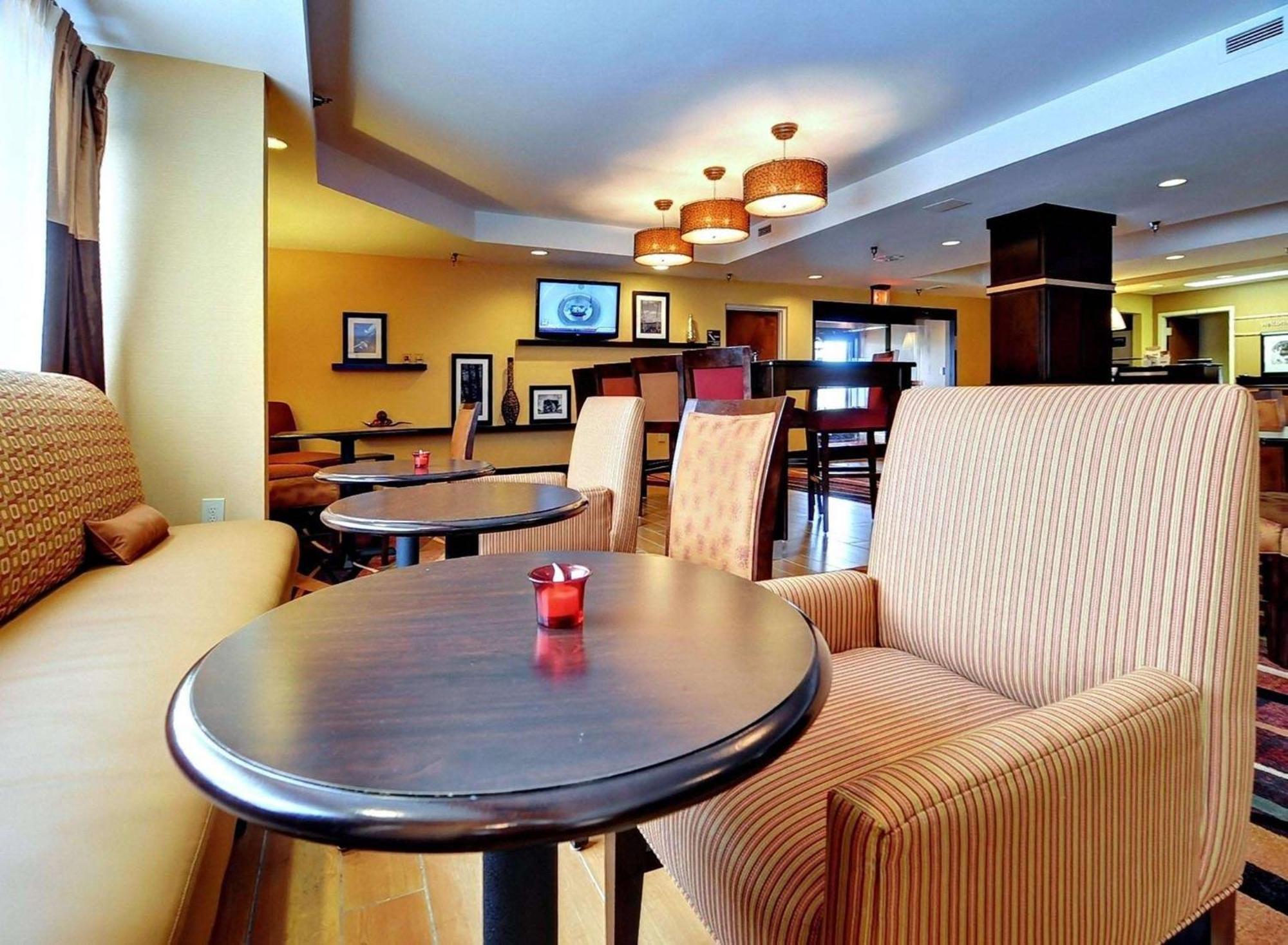 Hampton Inn Eden Екстериор снимка