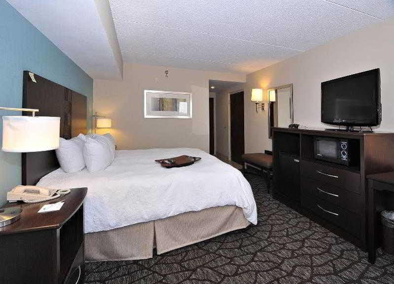 Hampton Inn Eden Екстериор снимка